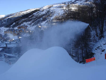 VIDÉO - Ski : comment fonctionne une usine à neige artificielle